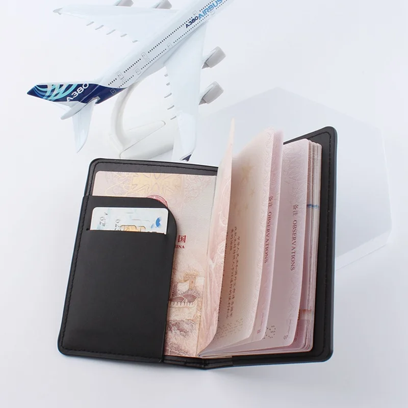 Borse porta passaporto alla mo - Leather Passport Cover recensione e prezzo