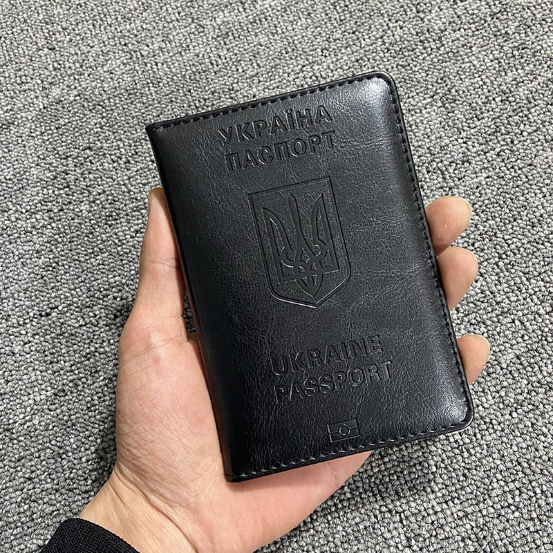 Porta passaporto ucraino da uo - Leather Passport Cover recensione e prezzo