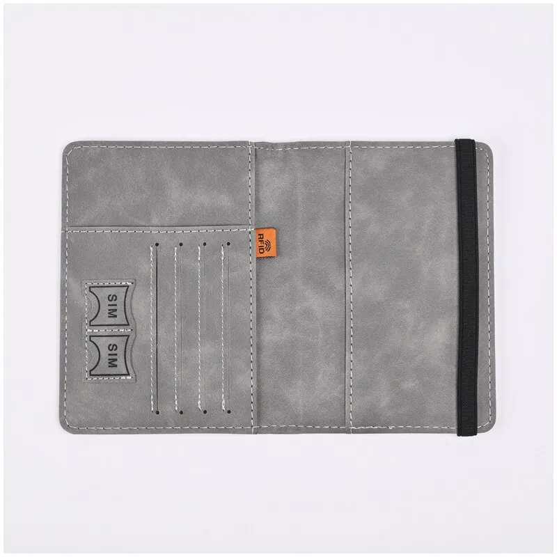 Portafoglio da uomo in pelle P - Leather Passport Cover recensione e prezzo