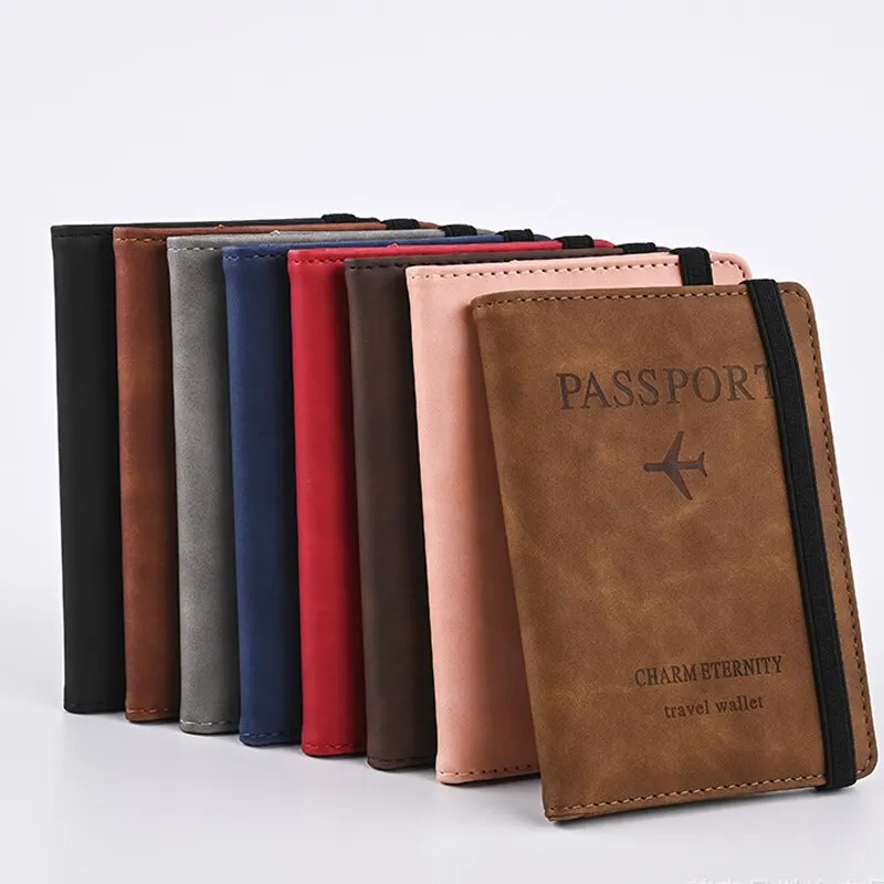 Portafoglio da uomo in pelle P - Leather Passport Cover recensione e prezzo